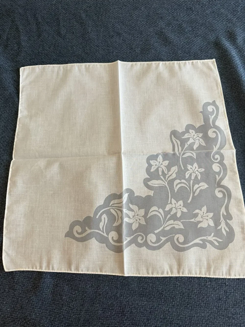 MIXED LOT 6 NAPKINS IVORYWHITE FLORAL EMBROIDERY LINENS VINTAGE MCM RETRO